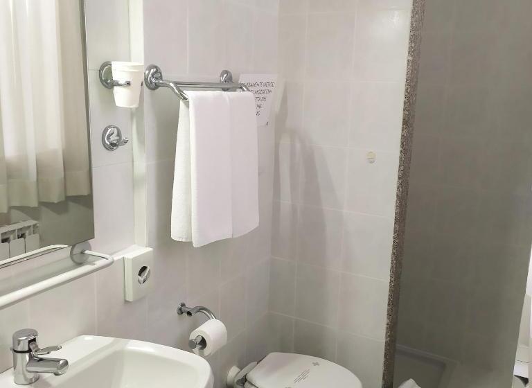 غرفة إقتصادية, Torre