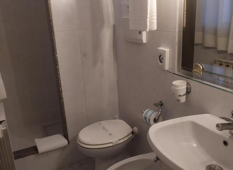 غرفة قياسية فردية, Torre