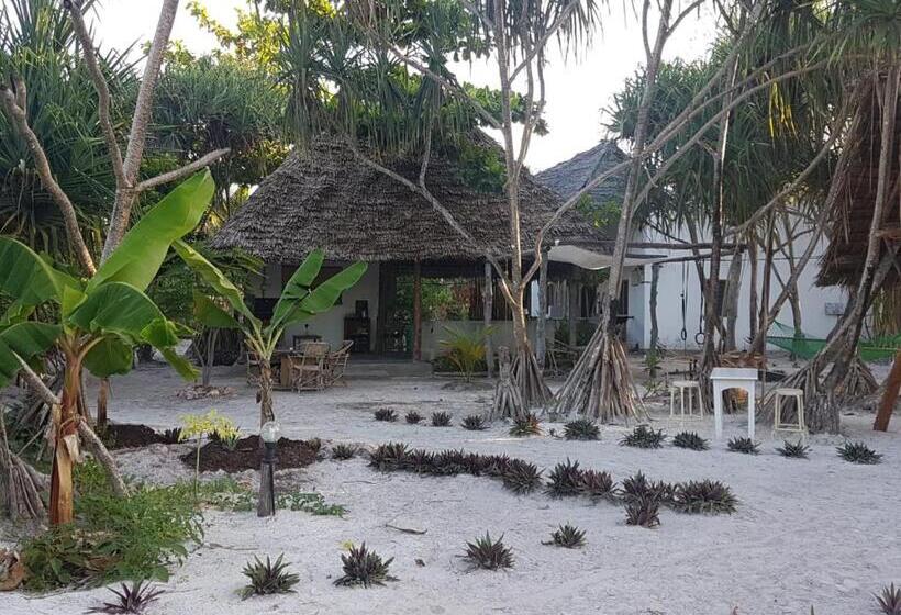 庭の見えるスタンダードトリプルルーム, Barefoot Zanzibar