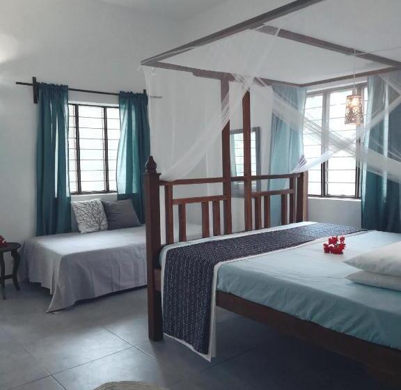 庭の見えるスタンダードトリプルルーム, Barefoot Zanzibar