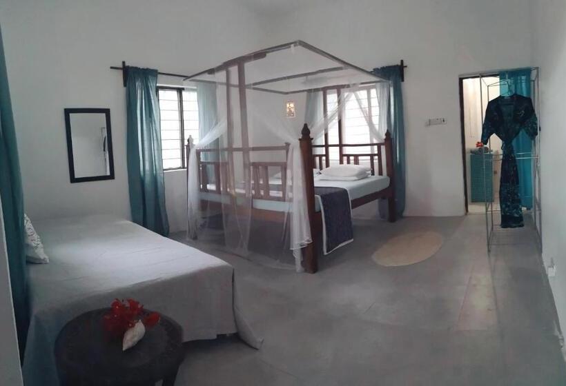 庭の見えるスタンダードトリプルルーム, Barefoot Zanzibar