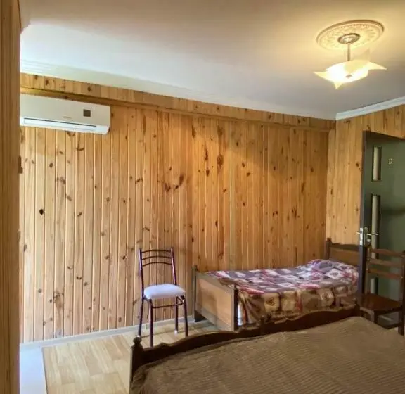 اتاق ساده سه‌ نفره, Guest House Mari