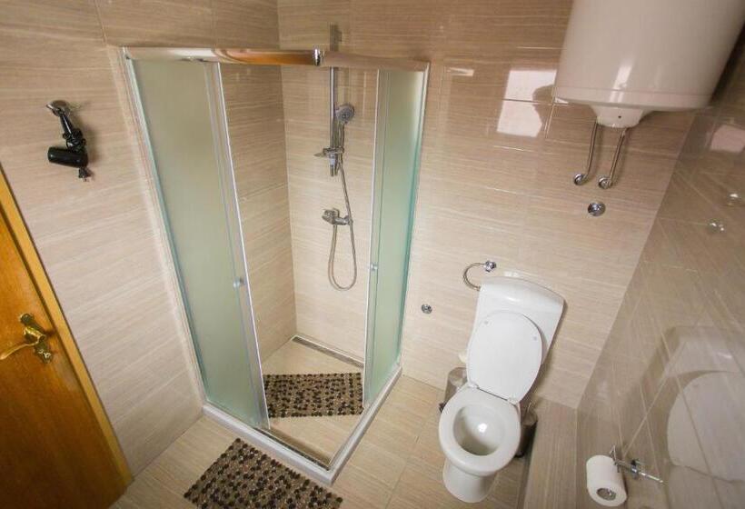 اتاق استاندارد با سرویس بهداشتی مشترک, Guest House Stari