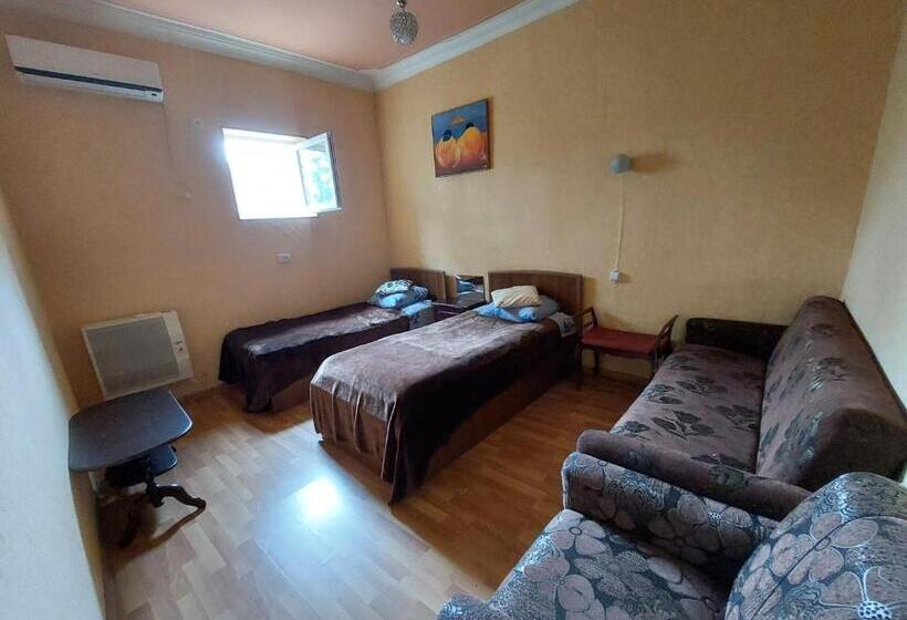 اتاق لوکس خانوادگی, Nato & Lado