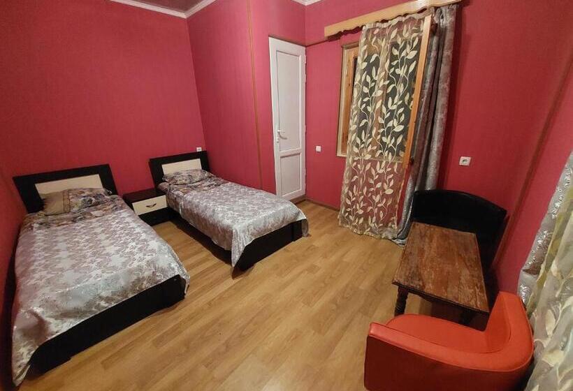 اتاق لوکس, Nato & Lado