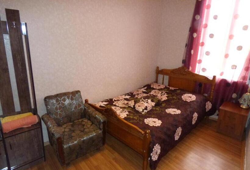 اتاق لوکس, Nato & Lado