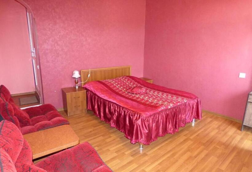 اتاق لوکس, Nato & Lado