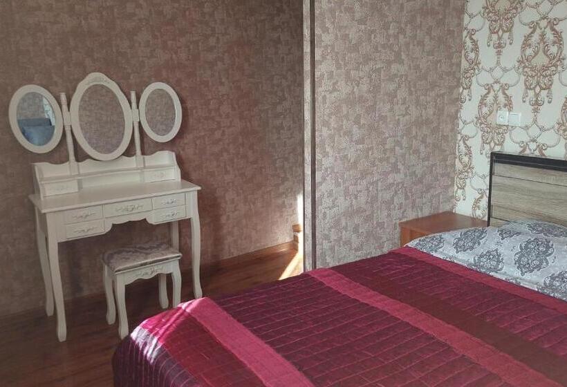 اتاق لوکس با بالکن, Nato & Lado