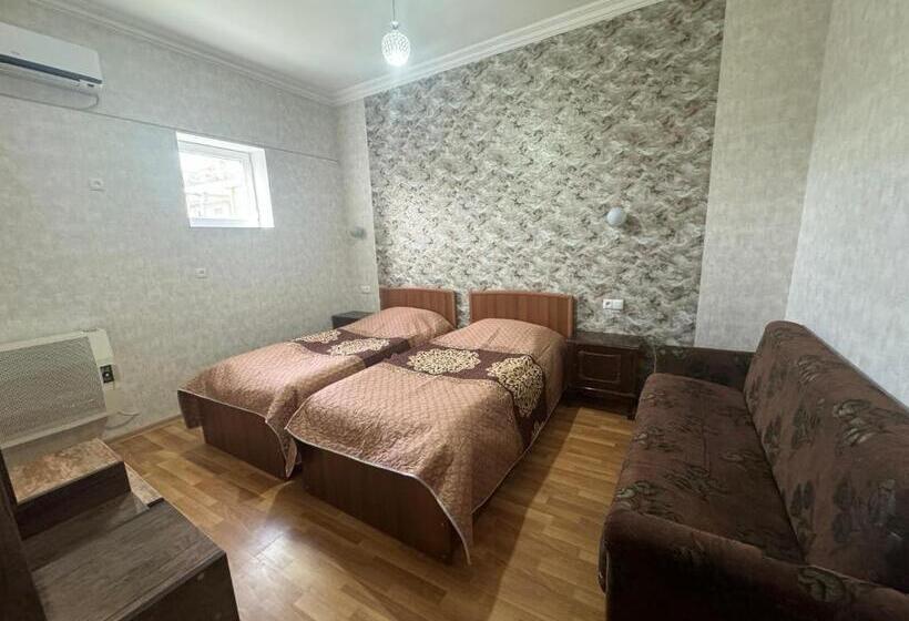 اتاق لوکس خانوادگی, Nato & Lado