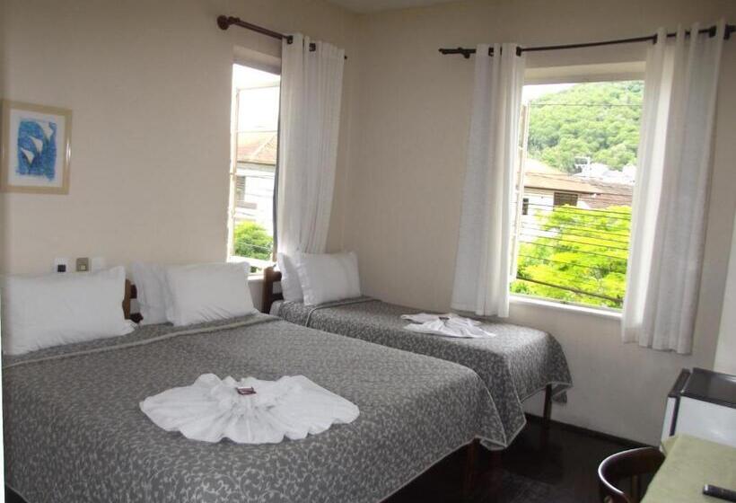 غرفة قياسية ثلاثية, Pousada Max Pomerode