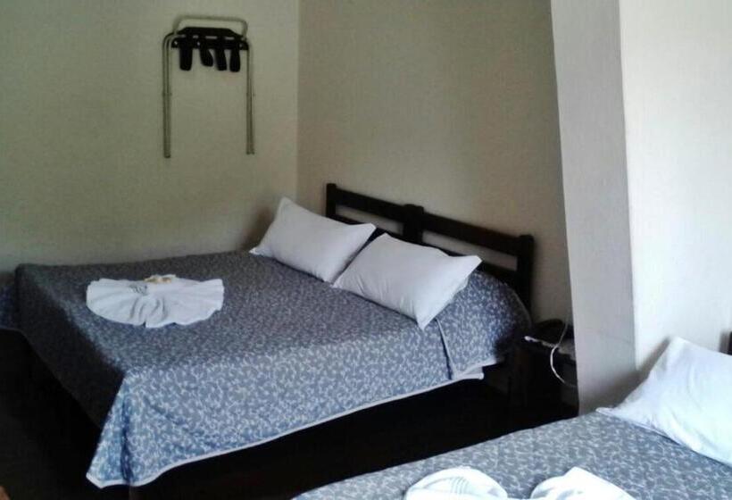 غرفة قياسية رباعية, Pousada Max Pomerode