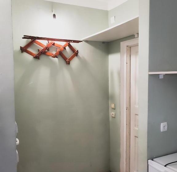 اتاق خانوادگی با چشم‌انداز جانبی دریا, Ureki House