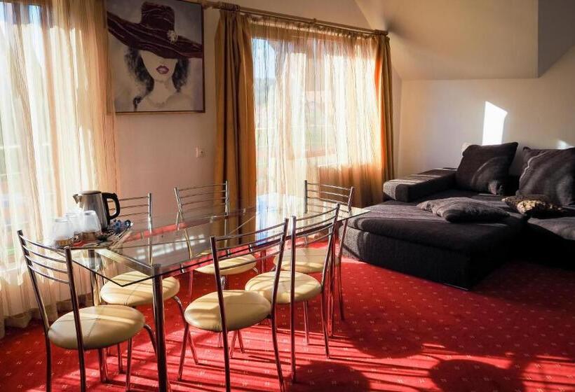 סוויטה עם מרפסת, Pensiunea Riffelt