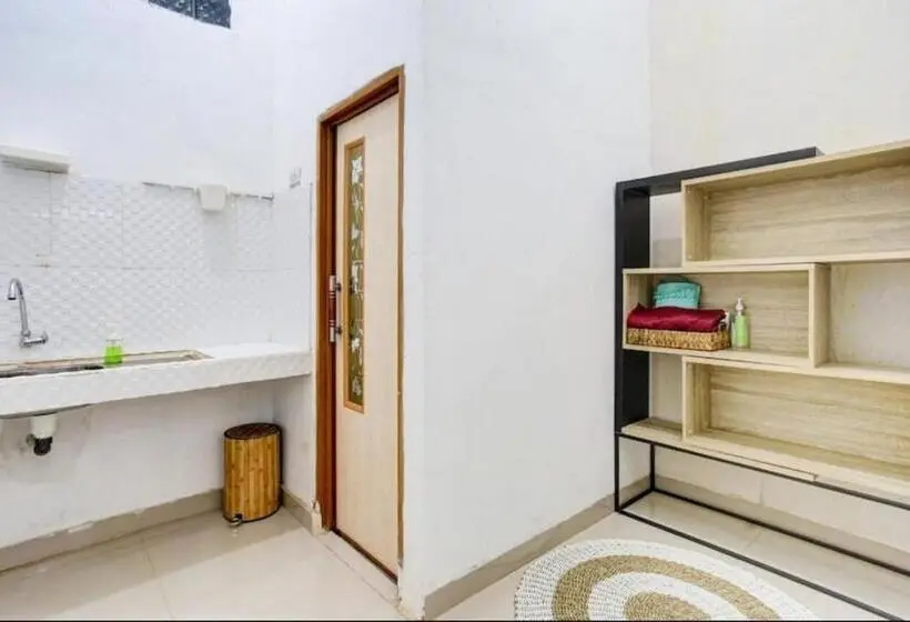 ファミリールーム, Oemah Ratu Hostel Syariah Redpartner
