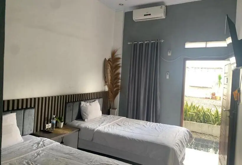 ファミリールーム, Oemah Ratu Hostel Syariah Redpartner