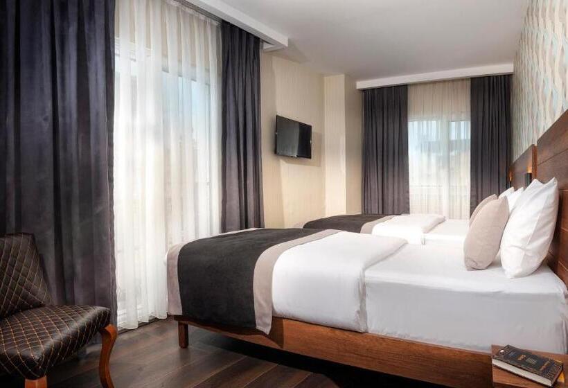 Standard Triple Room, Bossuite Business