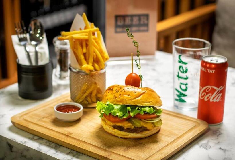 Standard Triple Room with Terrace, Bossuite Business