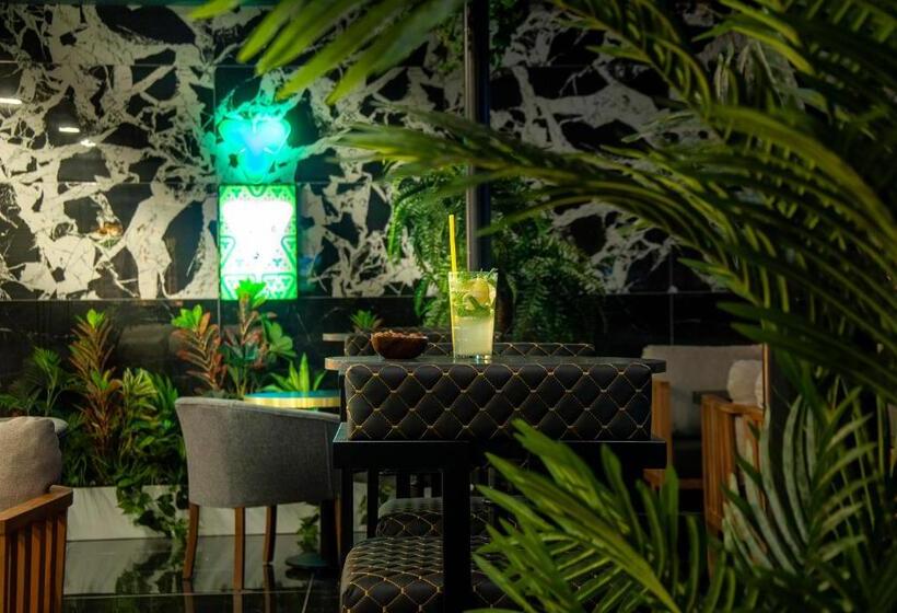 Standard Triple Room, Bossuite Business