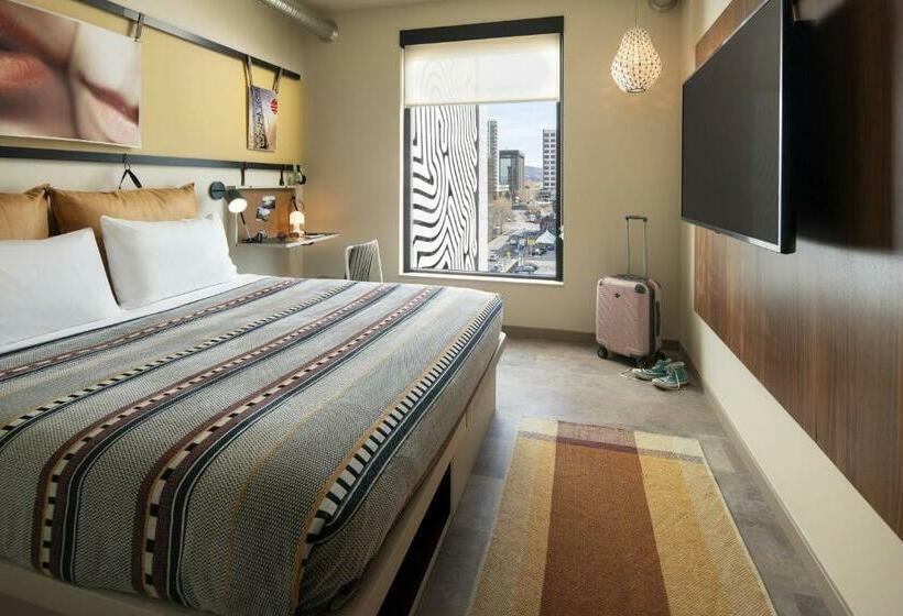 스탠다드 룸 킹사이즈 침대, Moxy Oakland Uptown