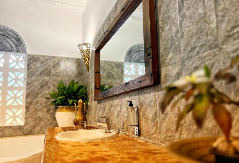 سوییت خانوادگی, Natural Kendwa Villa