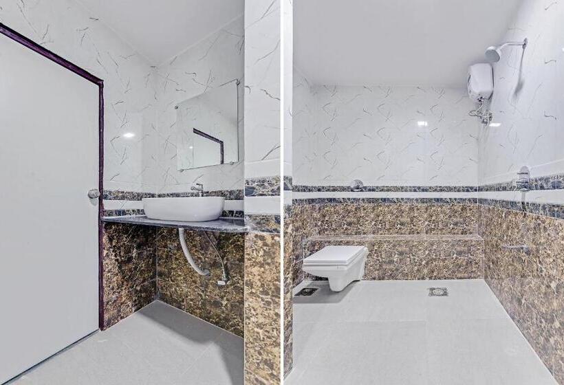 חדר דלוקס, Shiv Inn