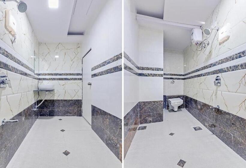 חדר דלוקס, Shiv Inn