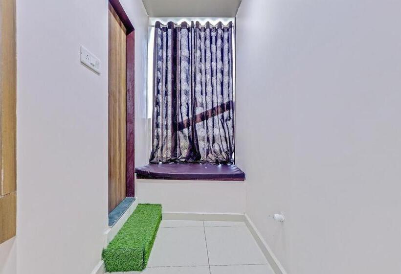 חדר דלוקס, Shiv Inn