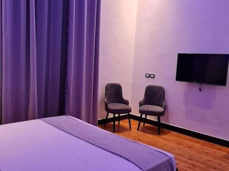 اتاق لوکس, Kmt Hostel