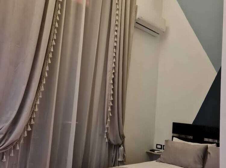 اتاق لوکس, Kmt Hostel