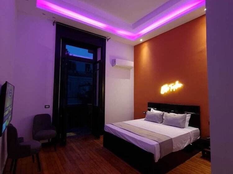 اتاق لوکس, Kmt Hostel