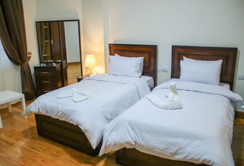 اتاق لوکس چهار تخته, Kmt Hostel