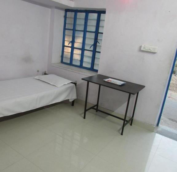 اتاق اکونومی یک تخته, Ashish Guest House Goverdhan Vilas