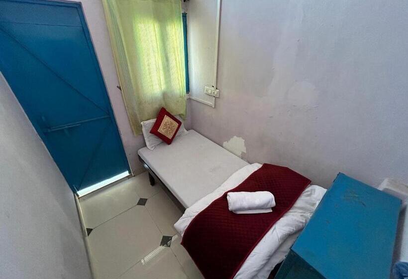 اتاق اکونومی یک تخته, Ashish Guest House Goverdhan Vilas