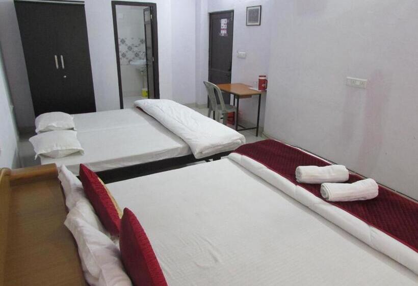 اتاق لوکس خانوادگی, Ashish Guest House Goverdhan Vilas