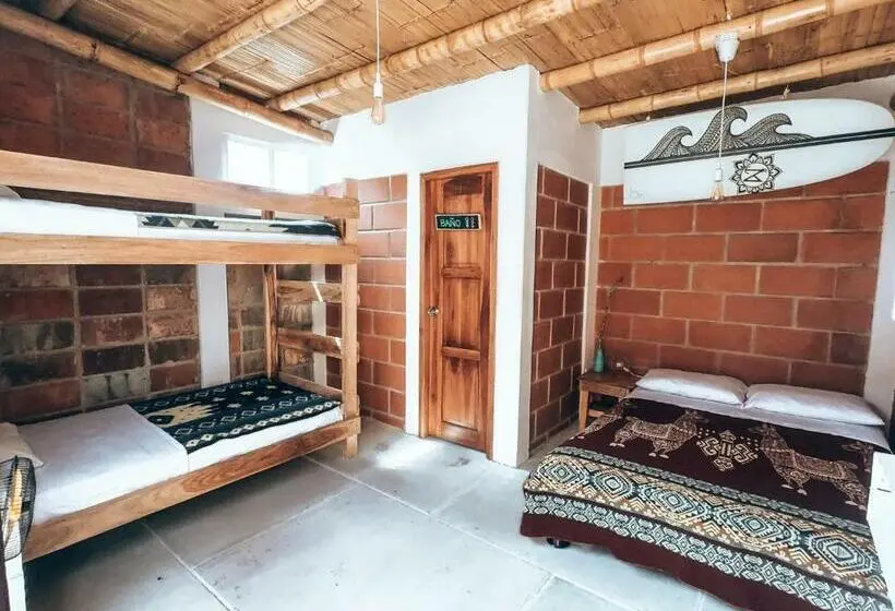 スタンダード４人部屋, Free Spirit Ecuador, Puerto Engabao