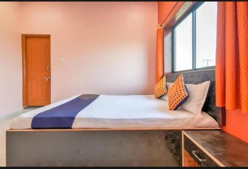 デラックスルーム, Nisarg Lodging And Restaurant