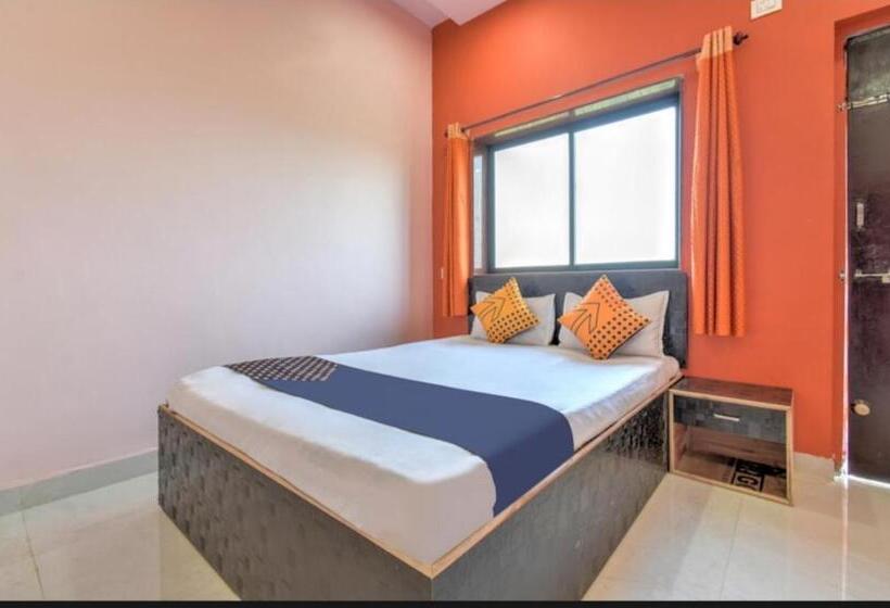 Quarto Deluxe, Nisarg Lodging And Restaurant