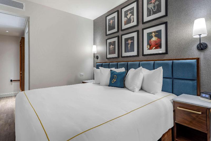 스탠다드 룸 킹사이즈 침대, The Draper New York, Tapestry Collection By Hilton