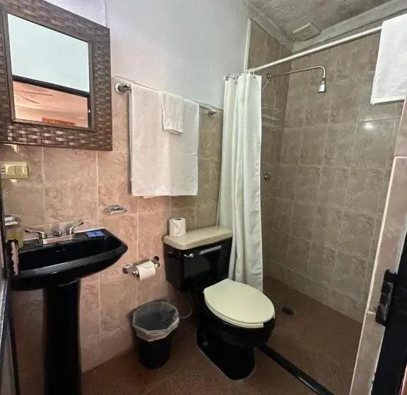 اتاق استاندارد چهارنفره با بالکن, Del Sol