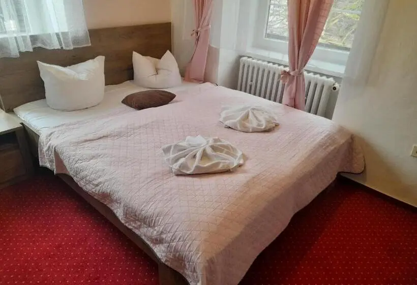 スタンダード４人部屋, Džbán