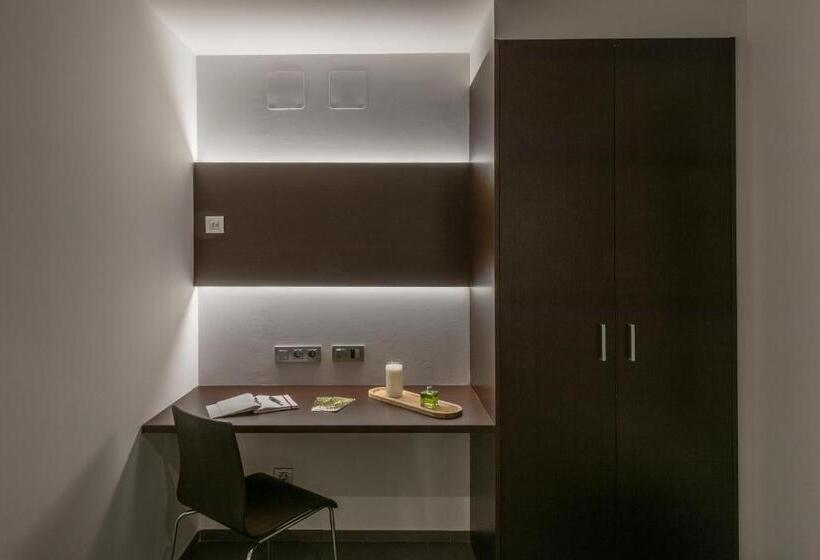 带大床的标准间, Olot Centre