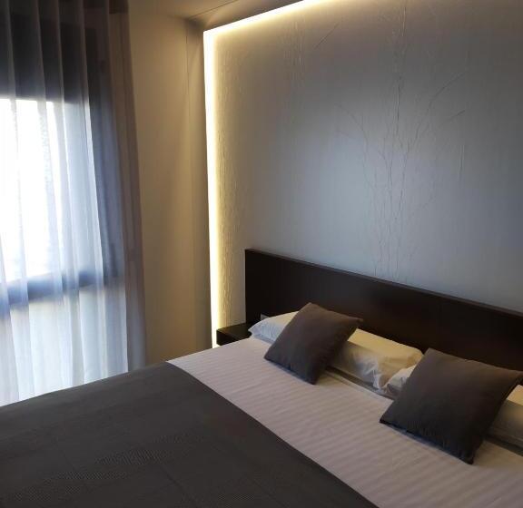 이코노미 룸, Olot Centre