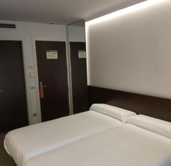 标准间, Olot Centre