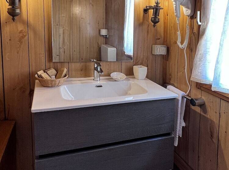 Номер Стандарт Трехместный, Aeneas' Landing Resort