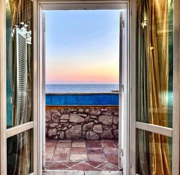 Номер Deluxe Вид на Море с Балконом, Aeneas' Landing Resort