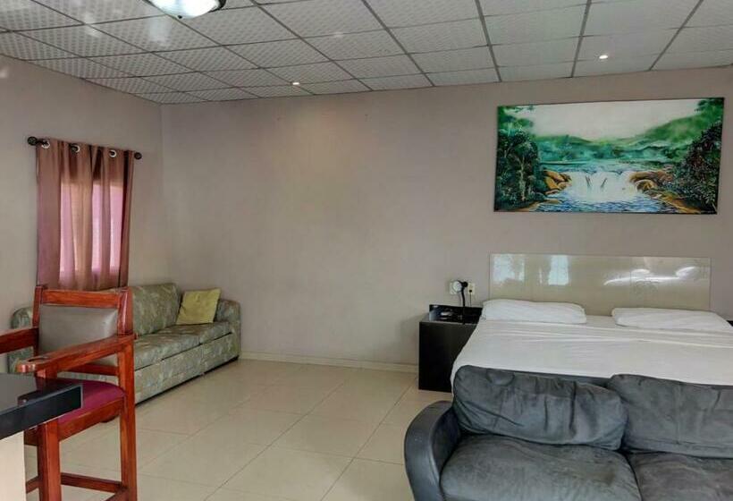 מיטת קינג בסוויטה, Big Daddy S Beach Club &