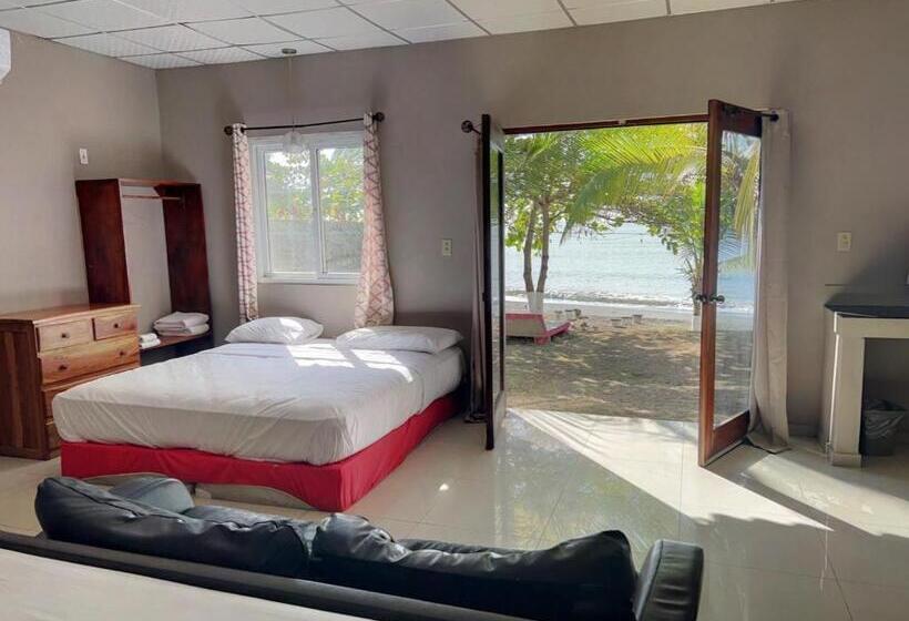 מיטת קינג בסוויטה, Big Daddy S Beach Club &