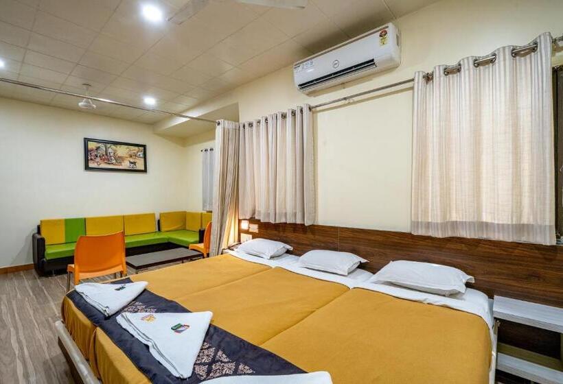 Executive Triple, Darshan Executive