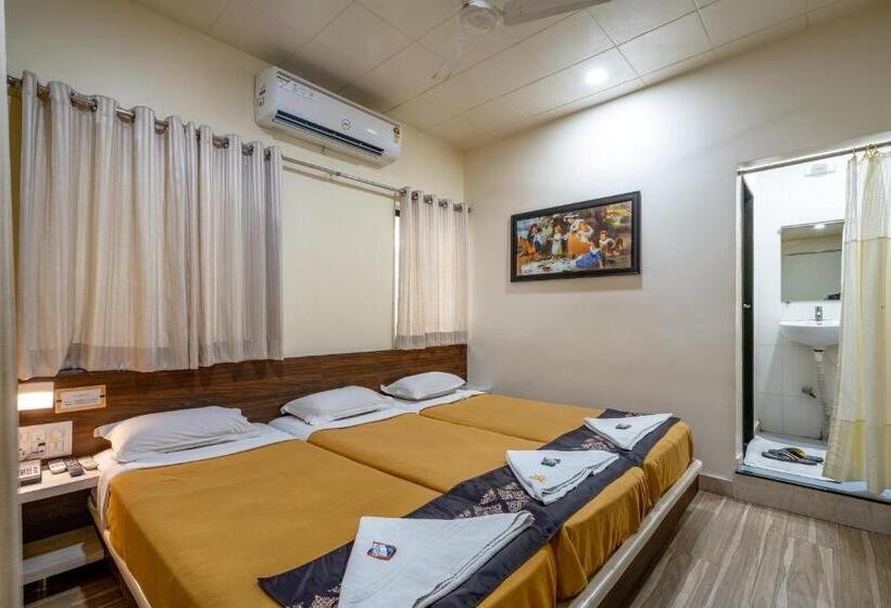 Executive Triple, Darshan Executive