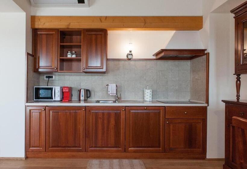 1ベッドルームのスーペリアアパートメント, & Restaurant Pahor